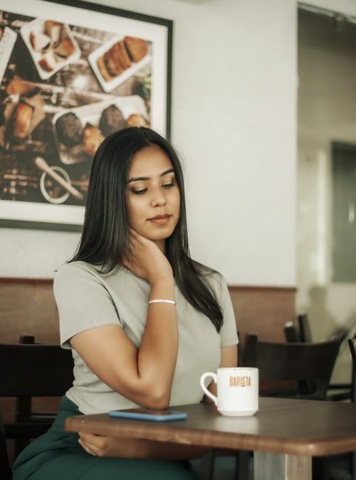 How to behave with a man on a first date ?